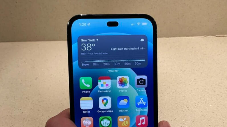 Leaker Says iPhone 14 Pro to Feature Pill-Shaped Camera Cutout With Face ID Under the Display